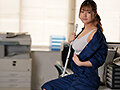 口ベタで人見知りなのにエロすぎる体のせいで男に狙われるおっとり巨乳女子学生 佐山由依 - サンプル 1